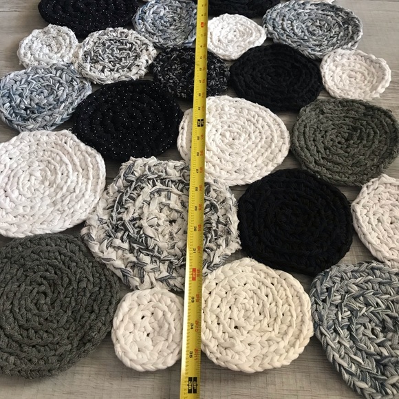 Decorative Rug. NWOT. - Picture 4 of 7